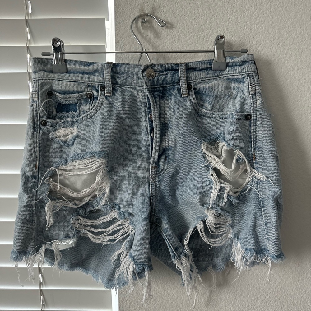 DISTRESSED DENIM SHORTS